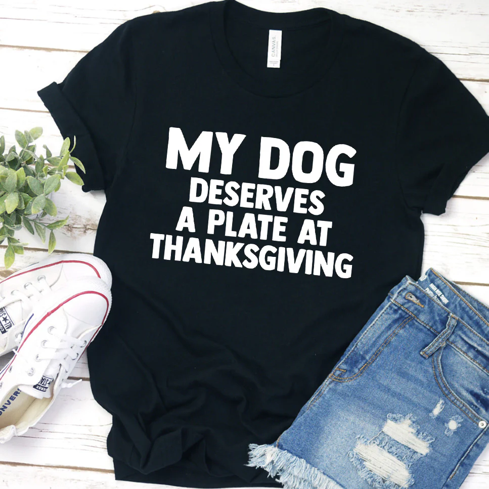 My Dog Deserves a Plate at Thanksgiving Version 2 T-Shirt - Aitapkir
