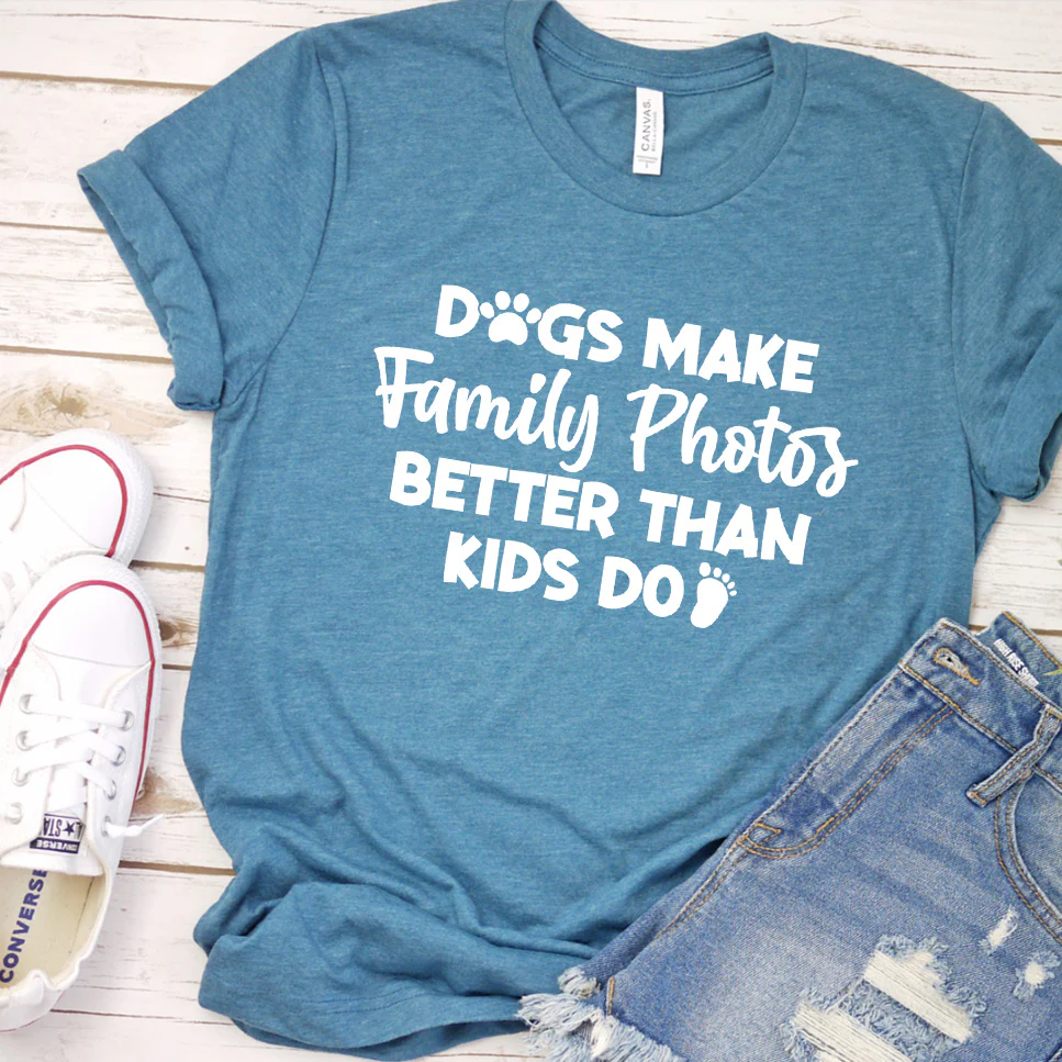 Dogs Make Family Photos Better Than Kids Do Version 1 T-Shirt - Aitapkir