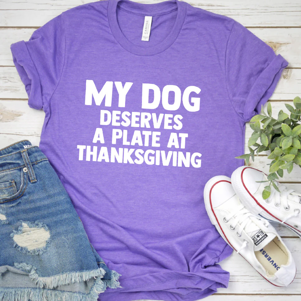 My Dog Deserves a Plate at Thanksgiving Version 2 T-Shirt - Aitapkir