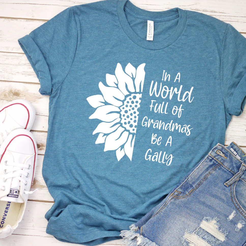 In A World Full Of Grandmas Be A Gally T-Shirt - Aitapkir